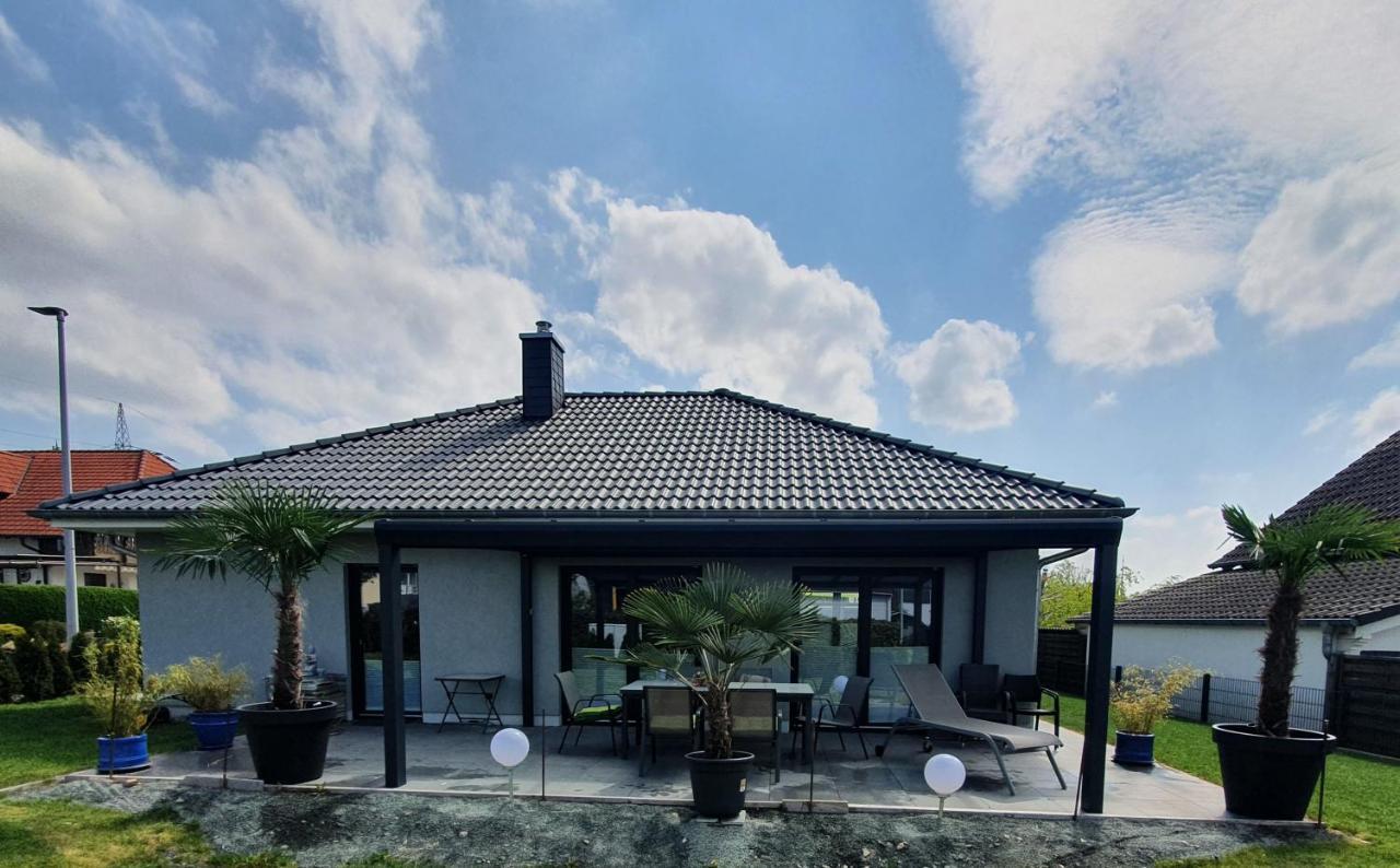 Grosszuegige Unterkunft Mit Terrasse Oberbrechen ภายนอก รูปภาพ